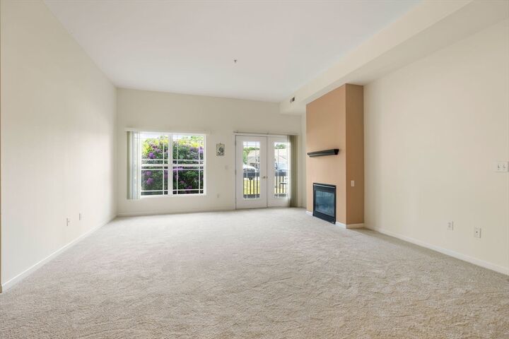 Property Photo:  218 Reservoir St 103  MA 01520 