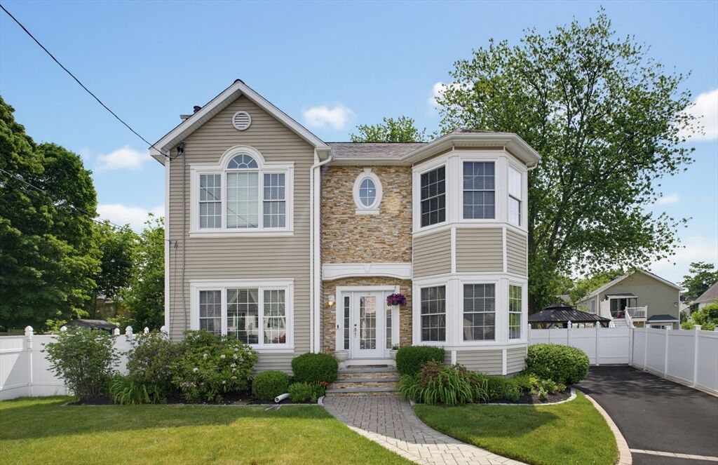 Property Photo:  10 Mayhew Slip  MA 01757 