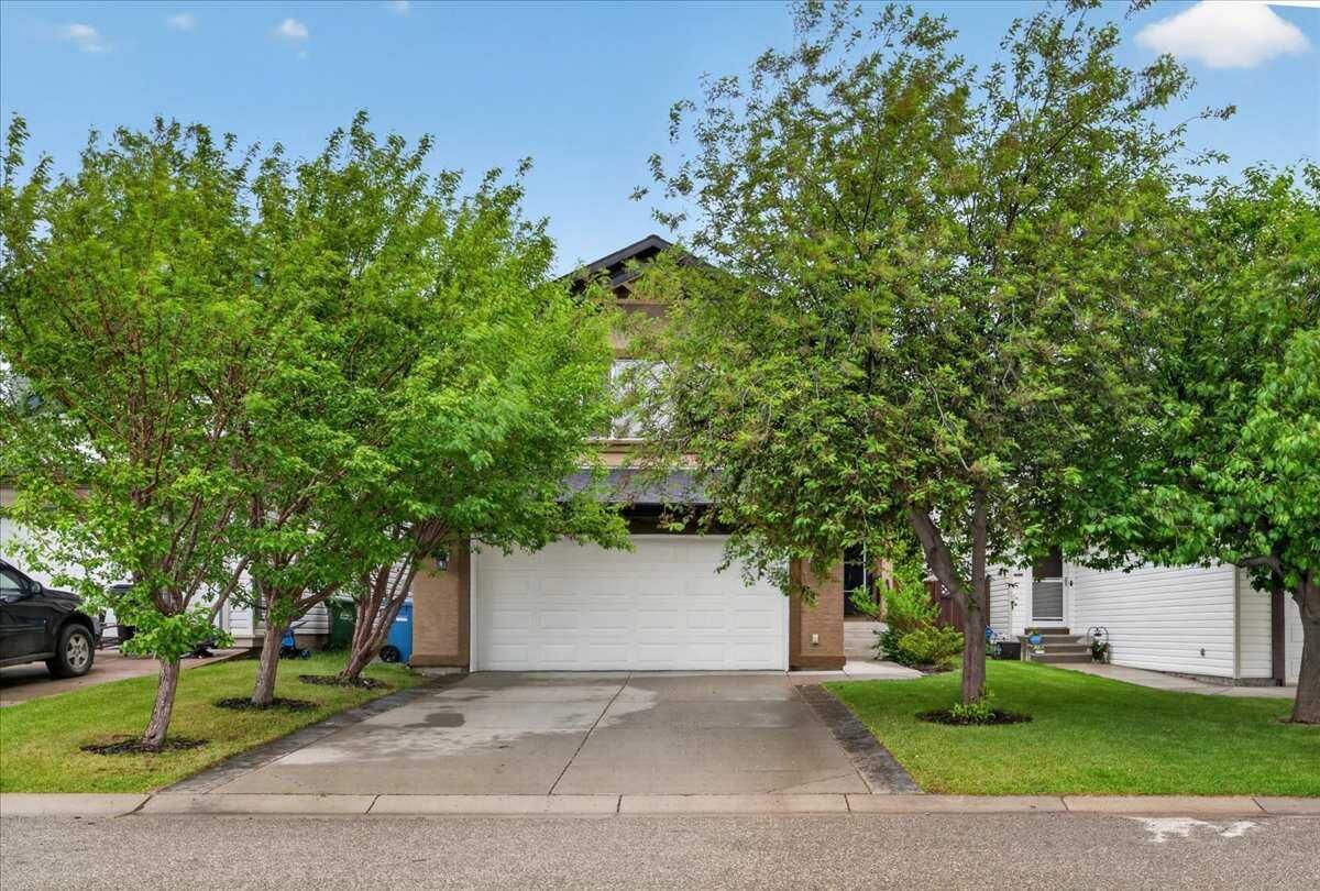Property Photo:  132 Tuscany Meadows Common NW  AB T3L 2N8 