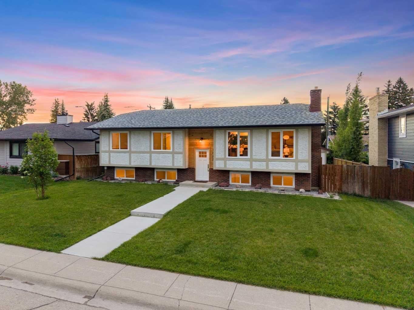 Property Photo:  1575 Lake Bonavista Drive SE  AB T2J 2X8 