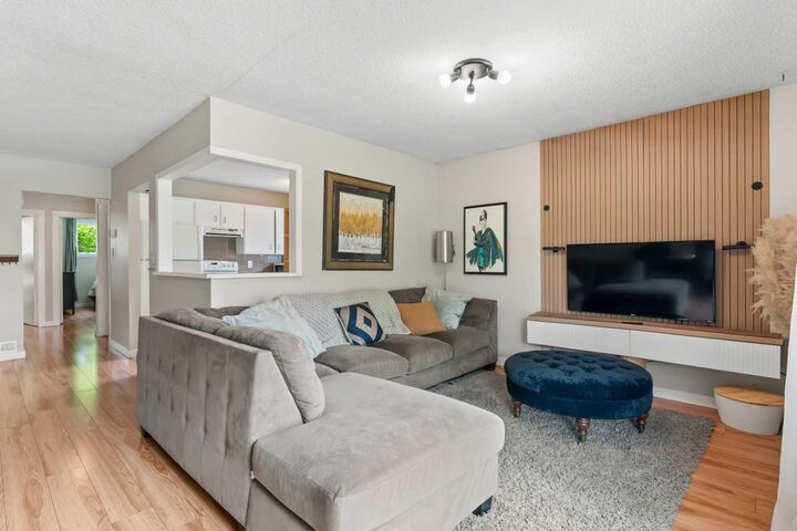 Property Photo:  2530 16A Street NW  AB T2M 3R4 