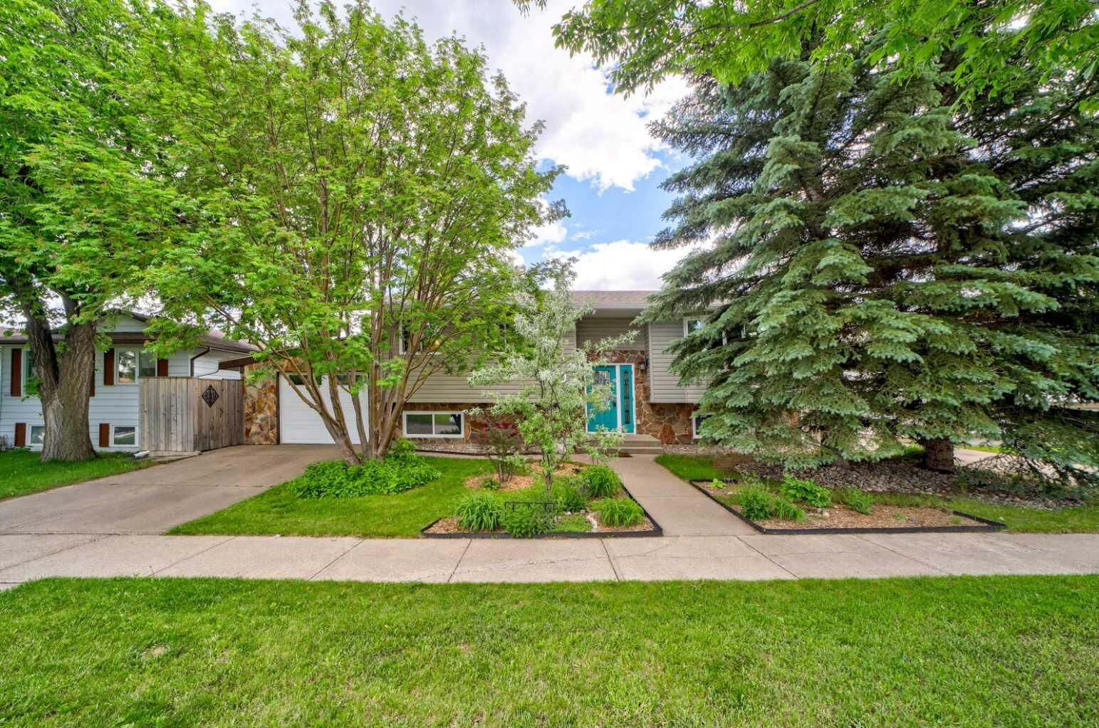 Property Photo: 110 Temple Boulevard W AB T1K 5A3