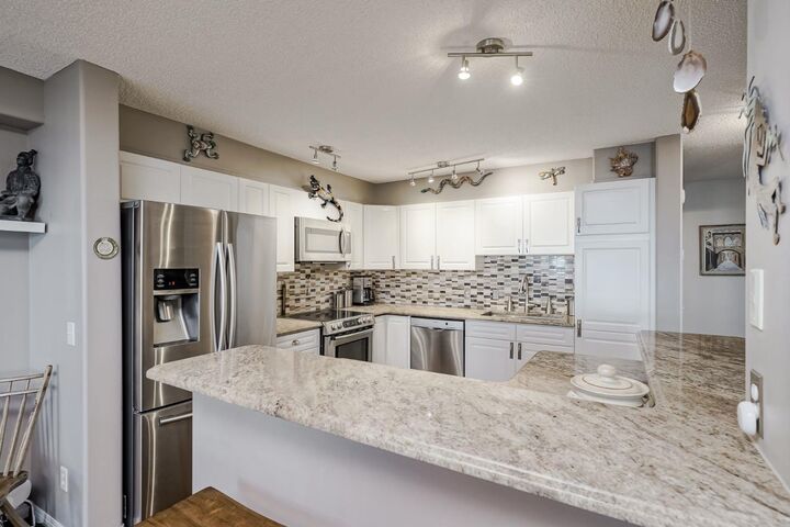 Property Photo: 200 Sandstone Drive NW 25 AB T3K 4N7