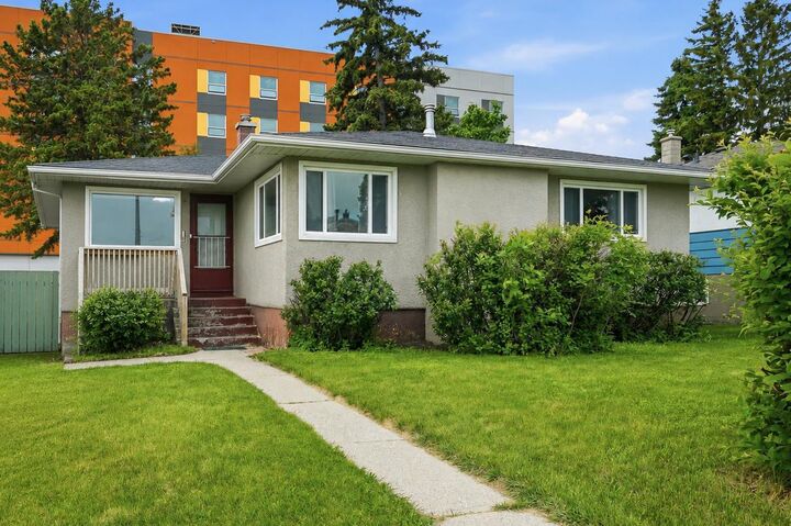111 42 Avenue NE — photo 1