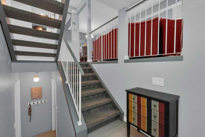 Property Photo:  11 Stradwick Place SW  AB T3H 1T3 