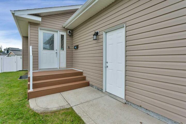 Property Photo: 12 Oswald Close AB T4P 0C1