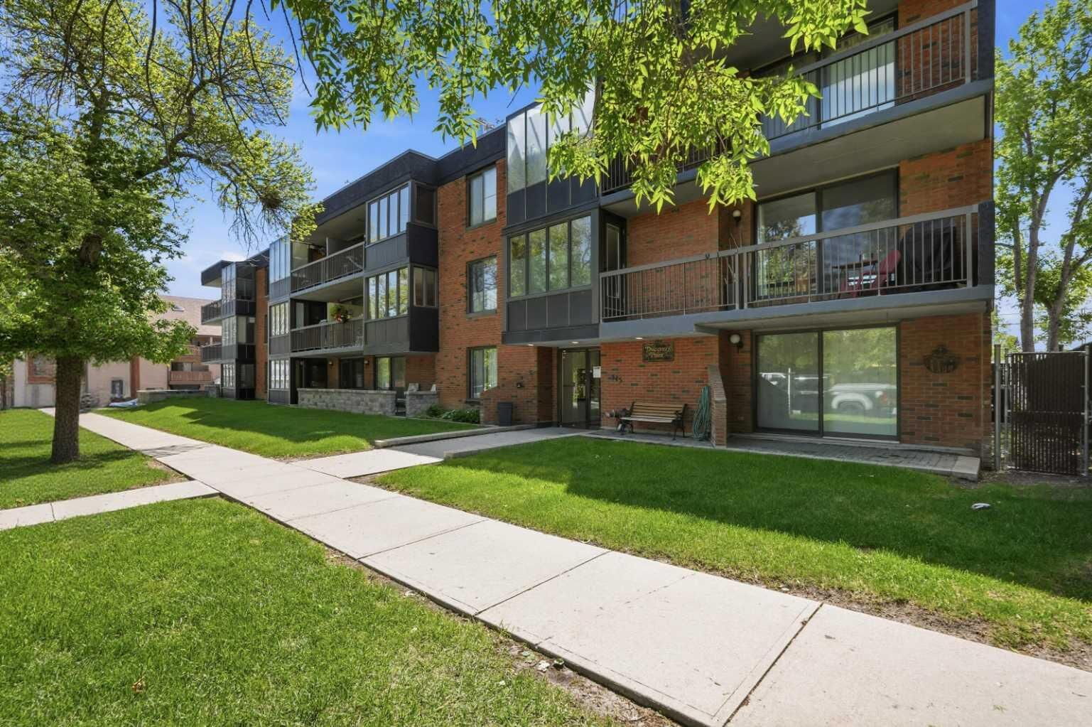 Property Photo: 345 4 Avenue NE 201 AB T2E 0J4