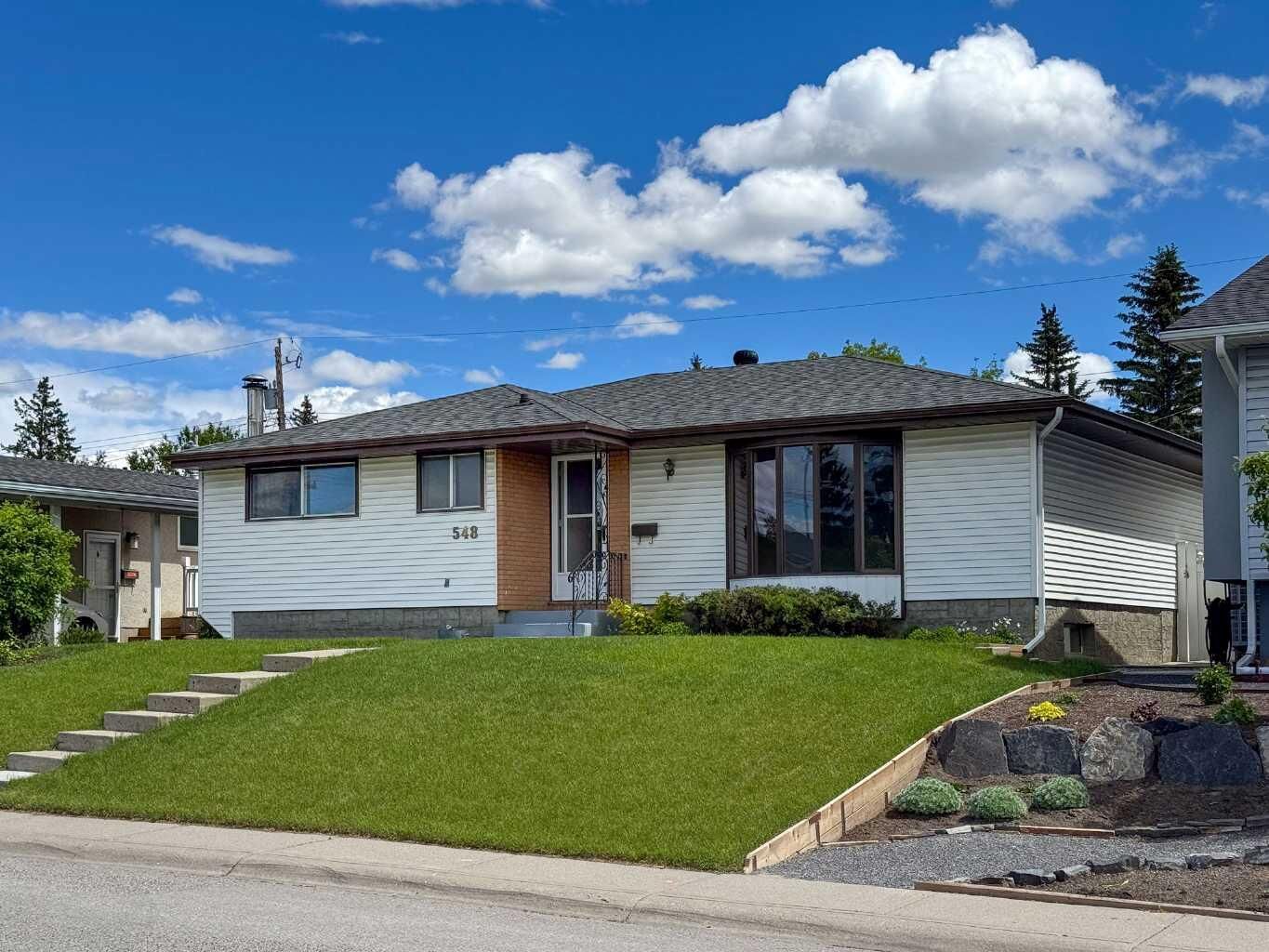 Photo de la propriété:  548 McIntosh Road NE  AB T2E 5Z3 