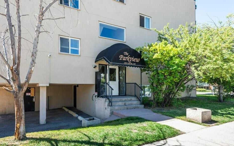Property Photo:  1703 11 Avenue SW 43  AB T3K 1J5 