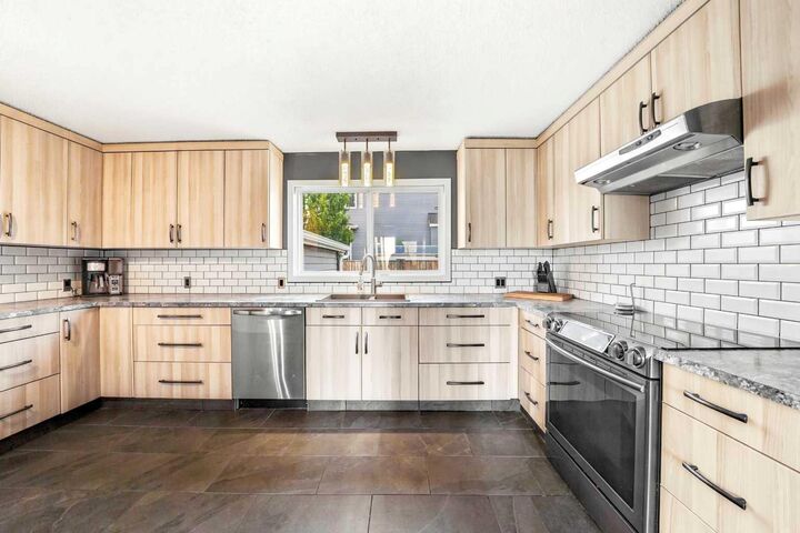 Property Photo: 5111 Minto Street AB T0M 0J0