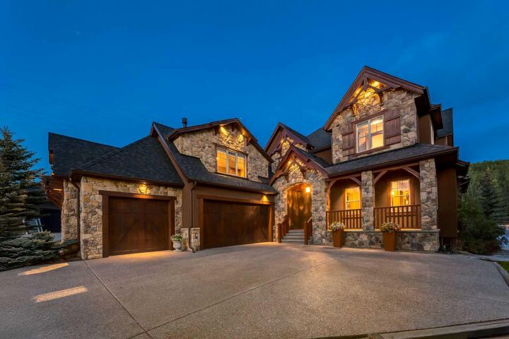 250 Crestridge Place SW — photo 1