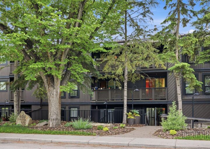 Property Photo:  616 24 Avenue SW 17  AB T2K 0K6 