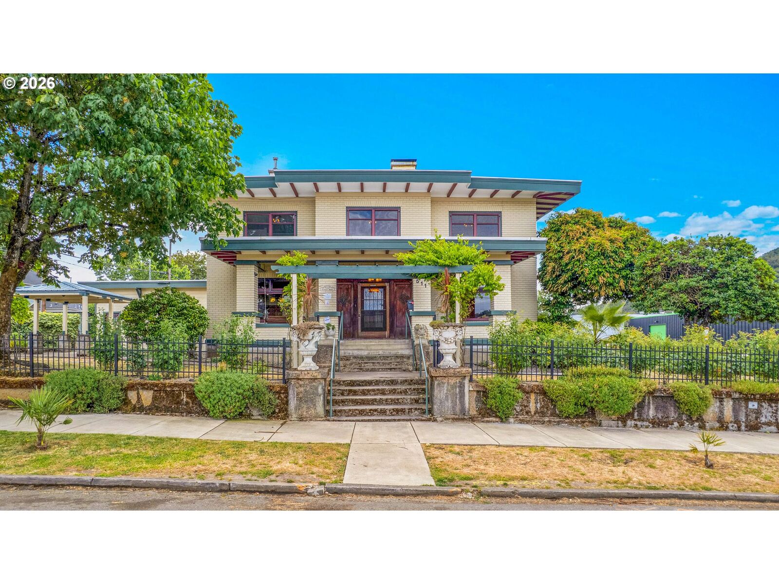 Property Photo:  511 SE Mosher Ave  OR 97470 