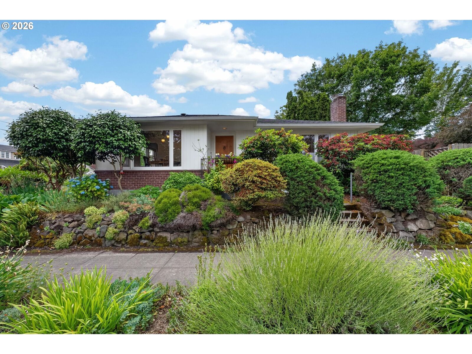 Property Photo: 1930 SE Bybee Blvd OR 97202