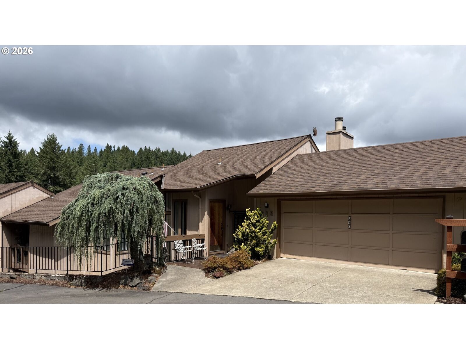 Property Photo: 602 Montara Way OR 97405