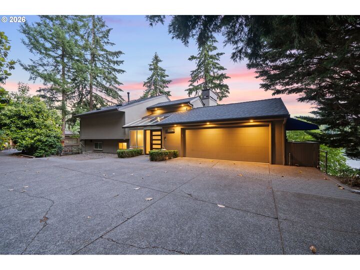 Property Photo:  2236 Summit Ct  OR 97034 