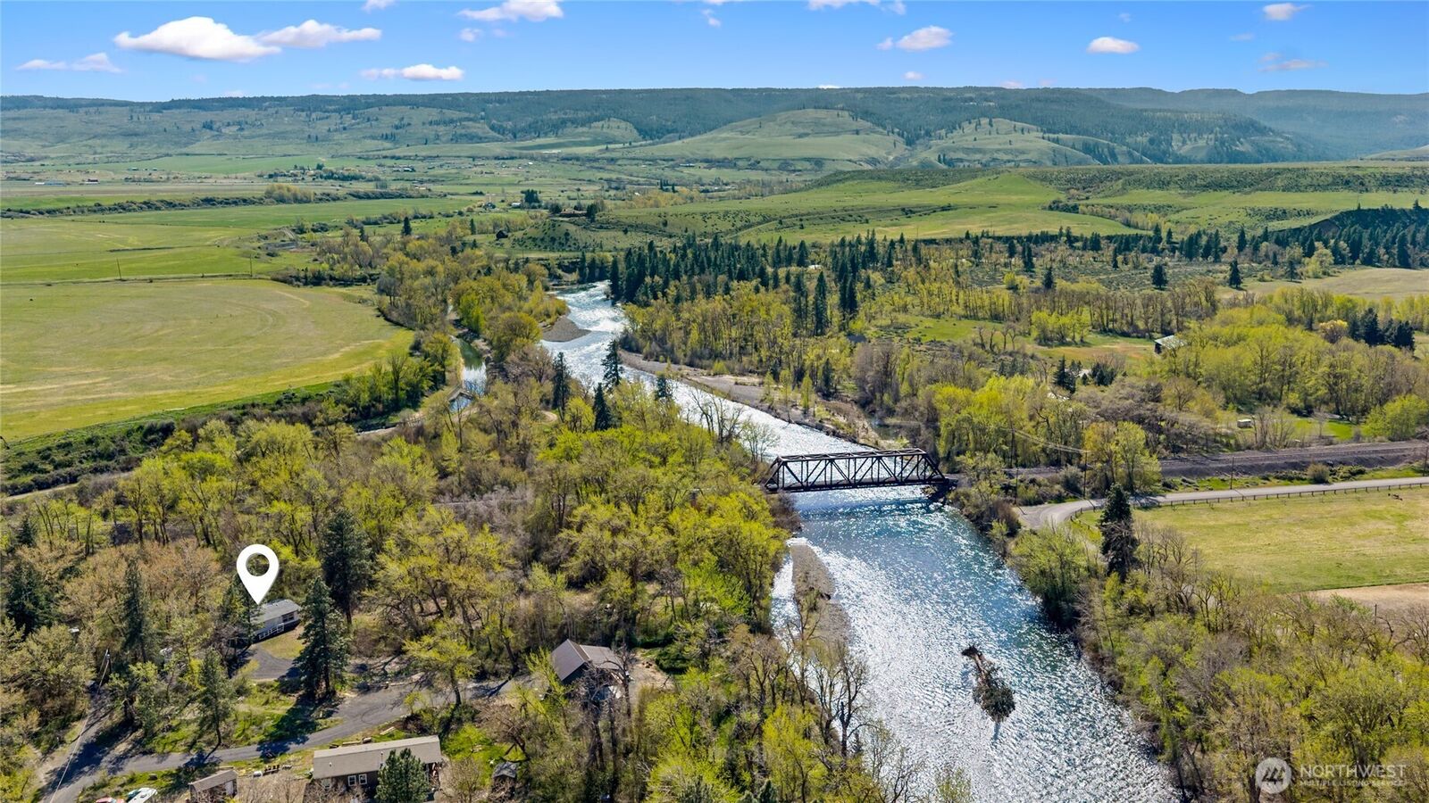 Property Photo: 421 Cottonwood Road WA 98946