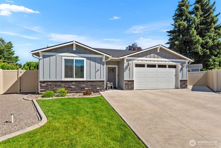 Property Photo: 195 Pershing Circle WA 98801