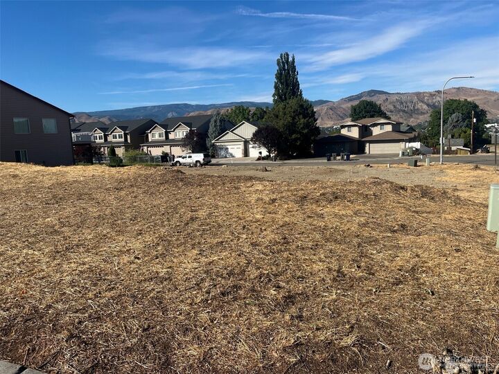 Property Photo: 1066 Corum Circle WA 98802