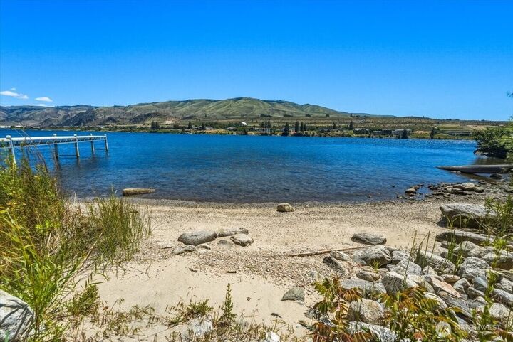 Property Photo: 200 Stayman Flats Rd WA 98816