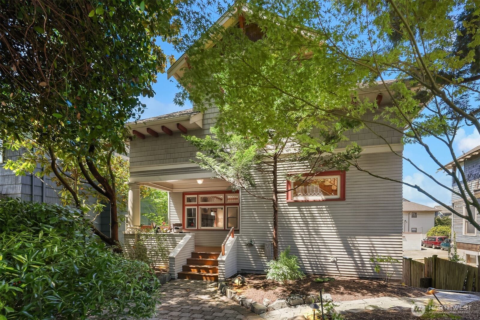 Property Photo:  1411  10th Avenue W  WA 98119 