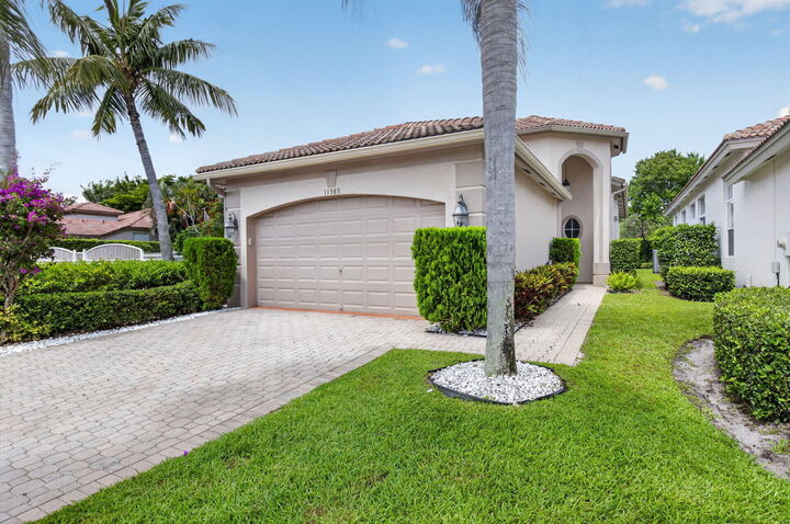 Property Photo: 11585 Green Golf Lane FL 33437