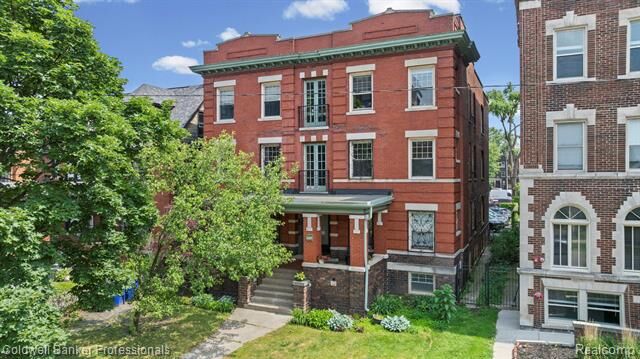 Property Photo: 469 W Willis Street 1 MI 48201