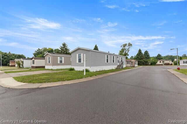 Property Photo: 76 Fawn Lake Drive MI 48390