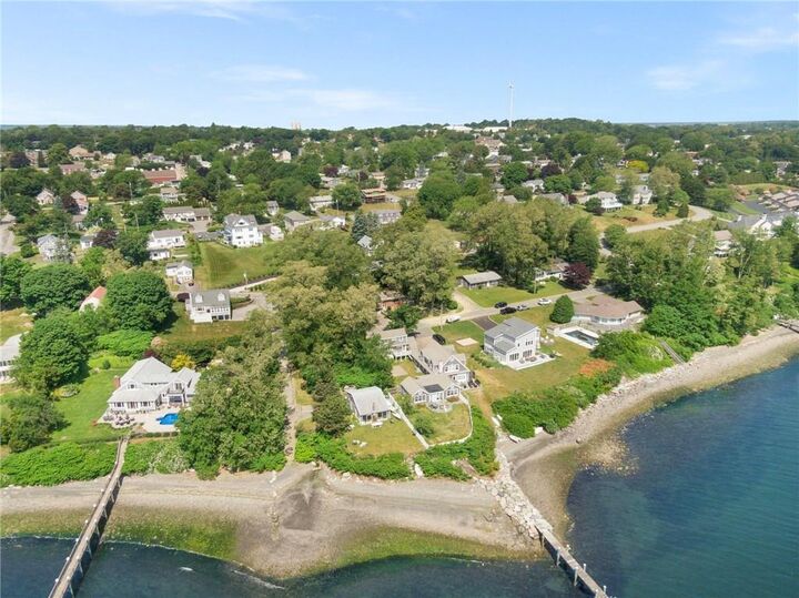 Property Photo:  10 Johnnycake Lane  RI 02871 