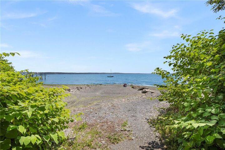 Property Photo:  10 Johnnycake Lane  RI 02871 