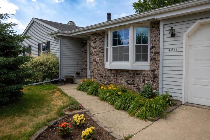 Property Photo:  4211 Wilshire Lane  WI 53546 