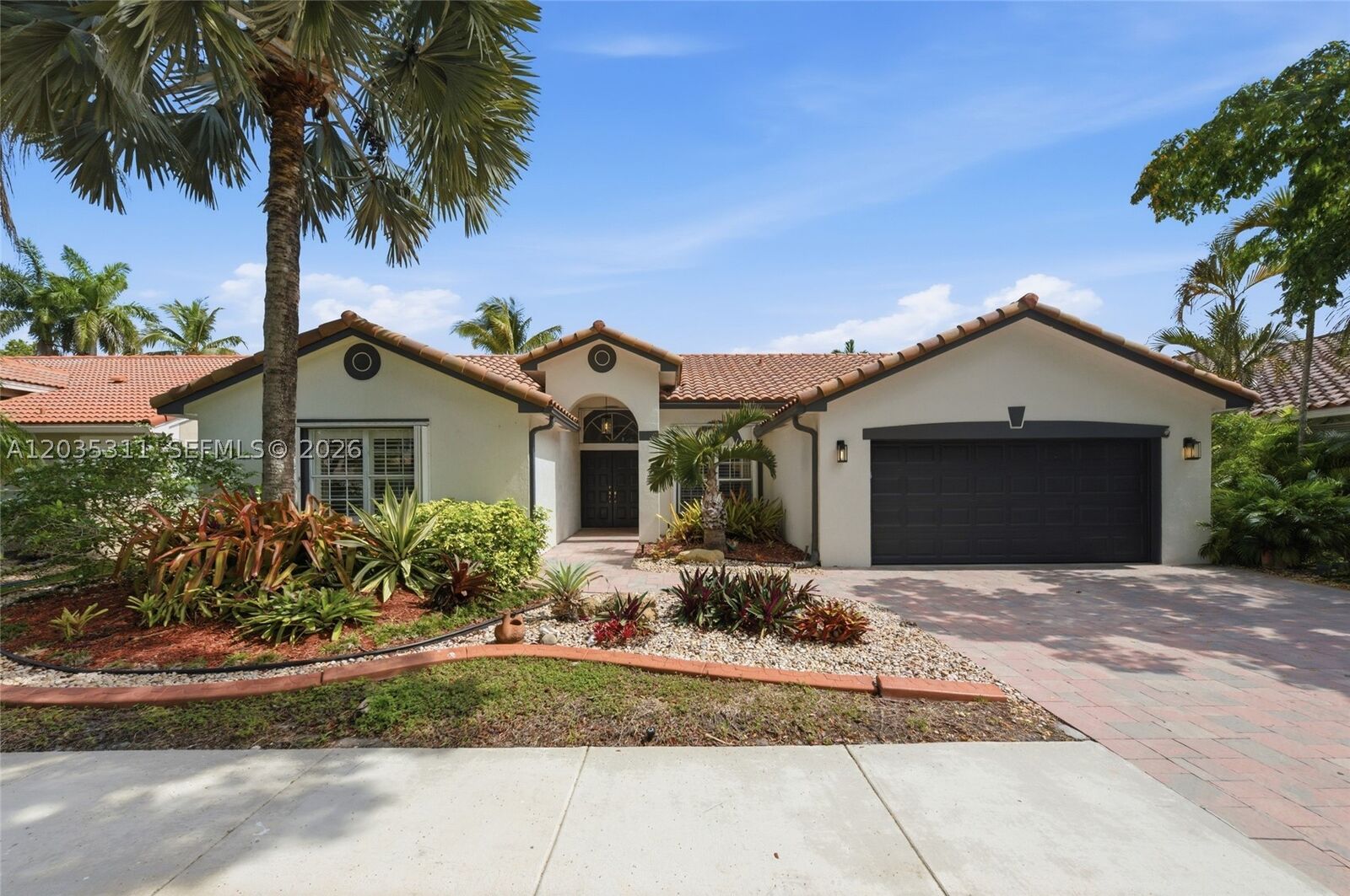 Property Photo:  1975 Water Ridge Dr  FL 33326 