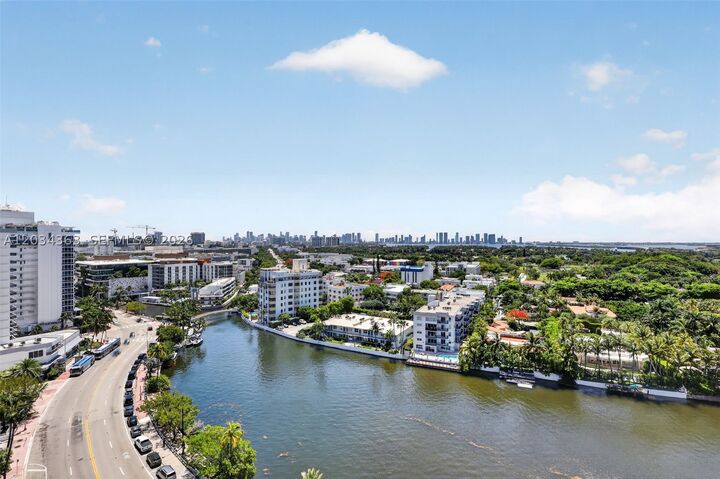 Property Photo: 2555 Collins Ave 1812 FL 33140
