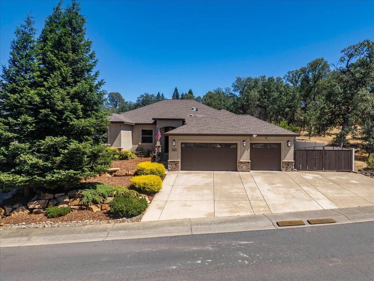 Property Photo:  5697 Constitution Way  CA 96003 
