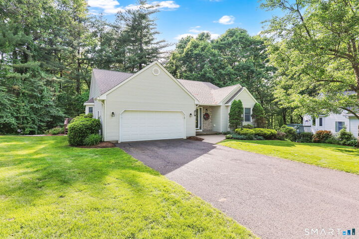 Property Photo:  10 Knollwood Circle  CT 06082 