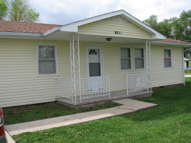 Property Photo:  1127 N Oak Street  MO 65622 