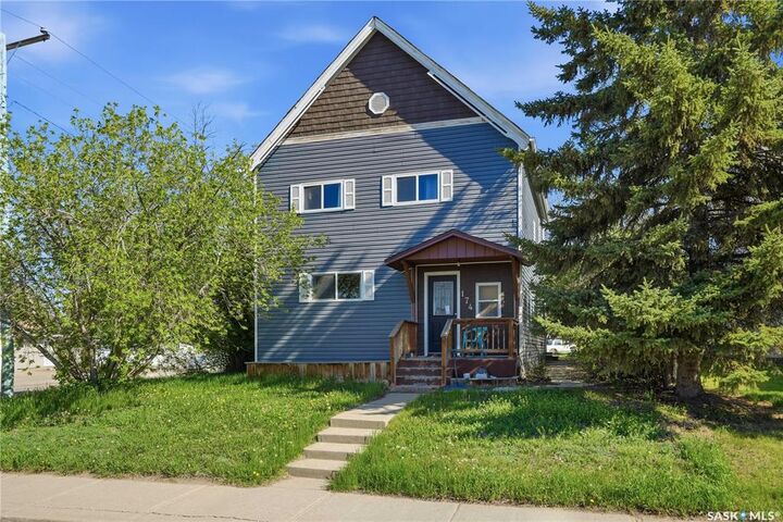 Property Photo: 174 Ominica Street W SK S6H 1X2