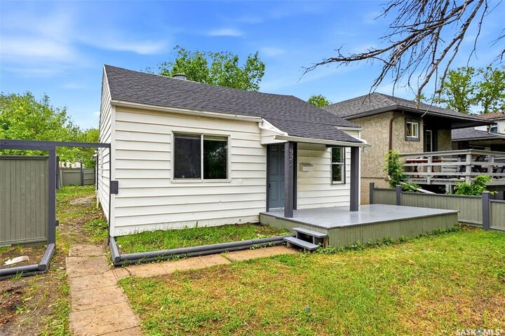 Property Photo: 922 Athol Street SK S4T 3B7