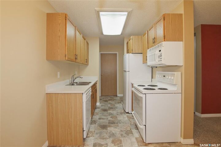 Property Photo: 1130 9th Avenue NE 205 SK S9H 2S9