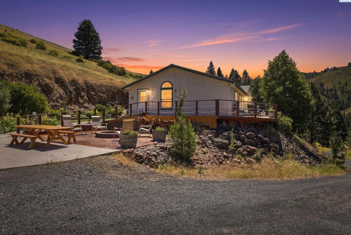Property Photo: 103 Zani Ln WA 99328