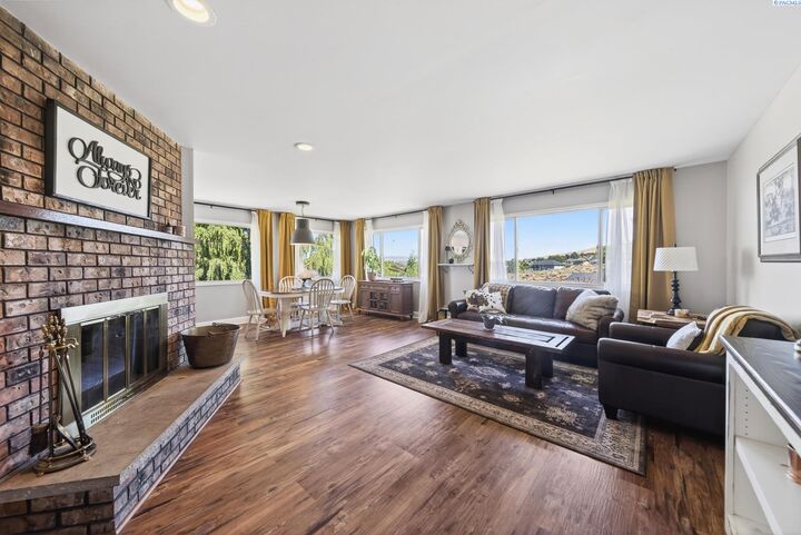 Property Photo: 1415 Roza Vista WA 99350