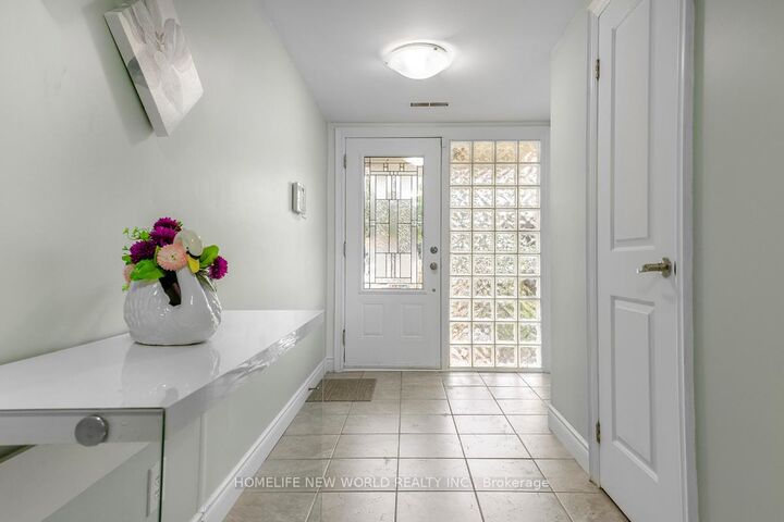 Property Photo: 61 Poplar Crescent ON L4G 3M4