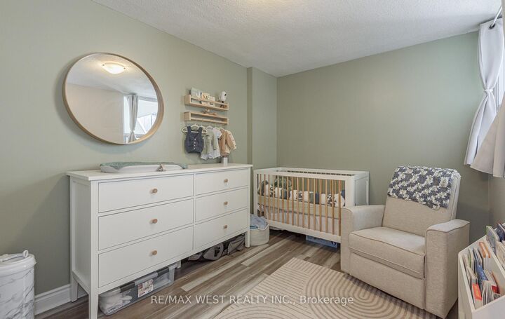 Property Photo: 530 Lolita Gardens NE 1407 ON L5A 3T2