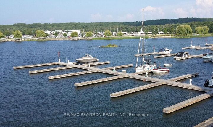 Property Photo: 725 Aberdeen Boulevard 57 ON L4R 5P3