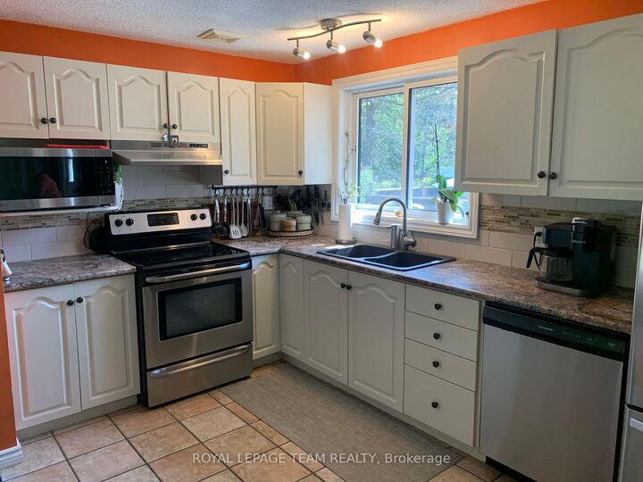 Property Photo: 690 Limerick Road ON K0G 1T0