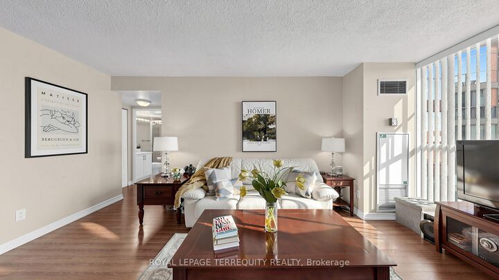 Property Photo: 22 Southport Street 833 ON M6S 4Y9