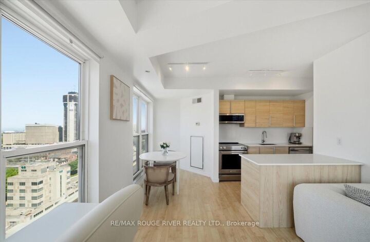 135 James Street S 1401 — photo 1