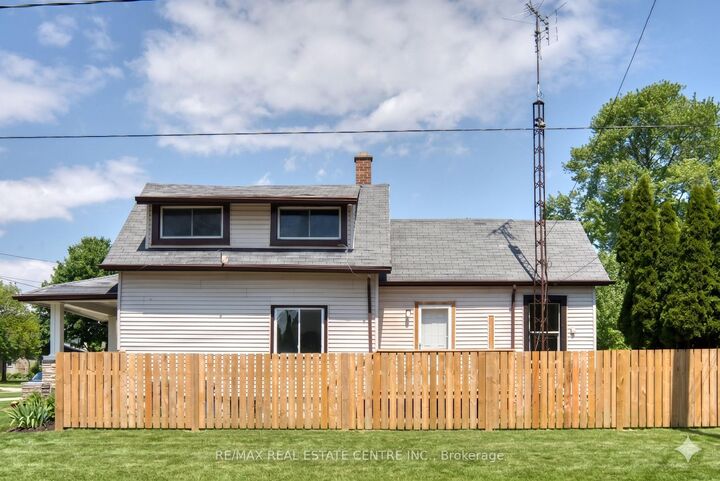 Property Photo: 88 Lorne Avenue ON N7M 1R9