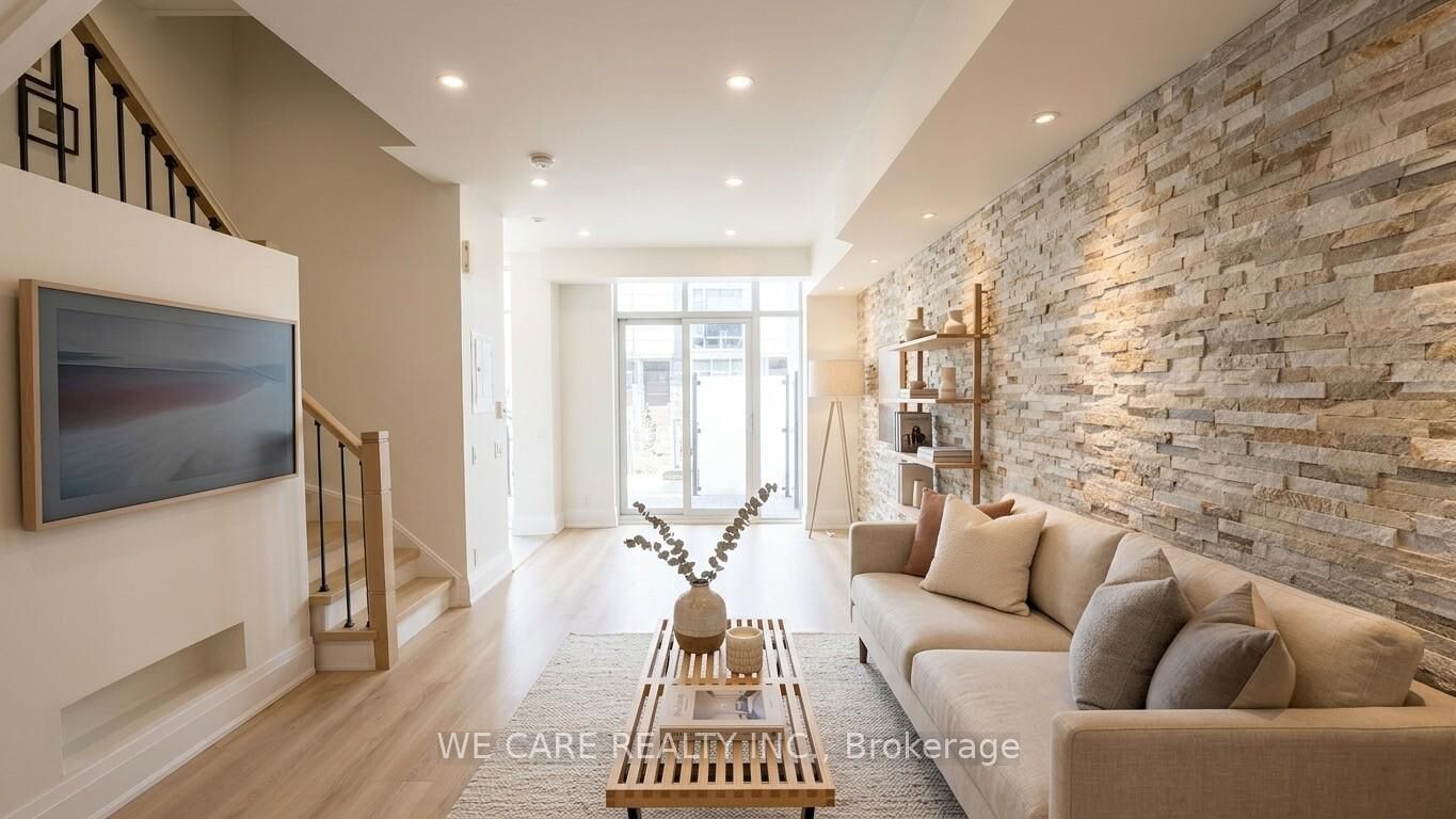 Property Photo: 15 Valhalla Inn Road 15 ON M9B 0B3