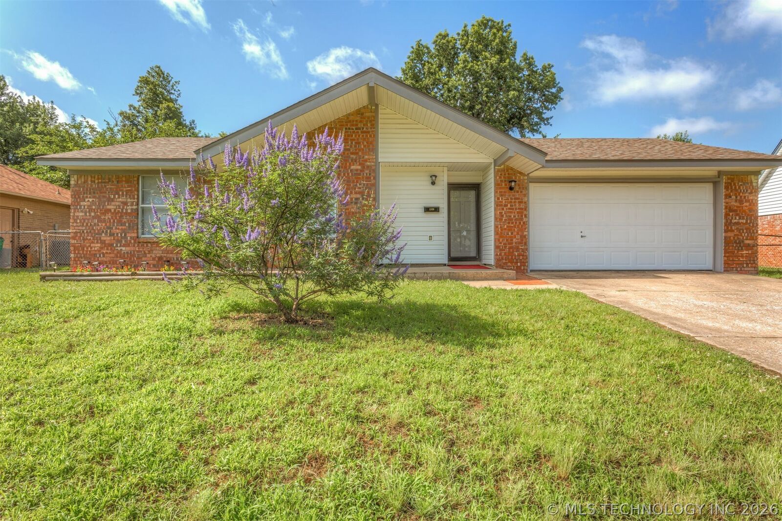 Property Photo: 1508 Cardinal Circle OK 74066